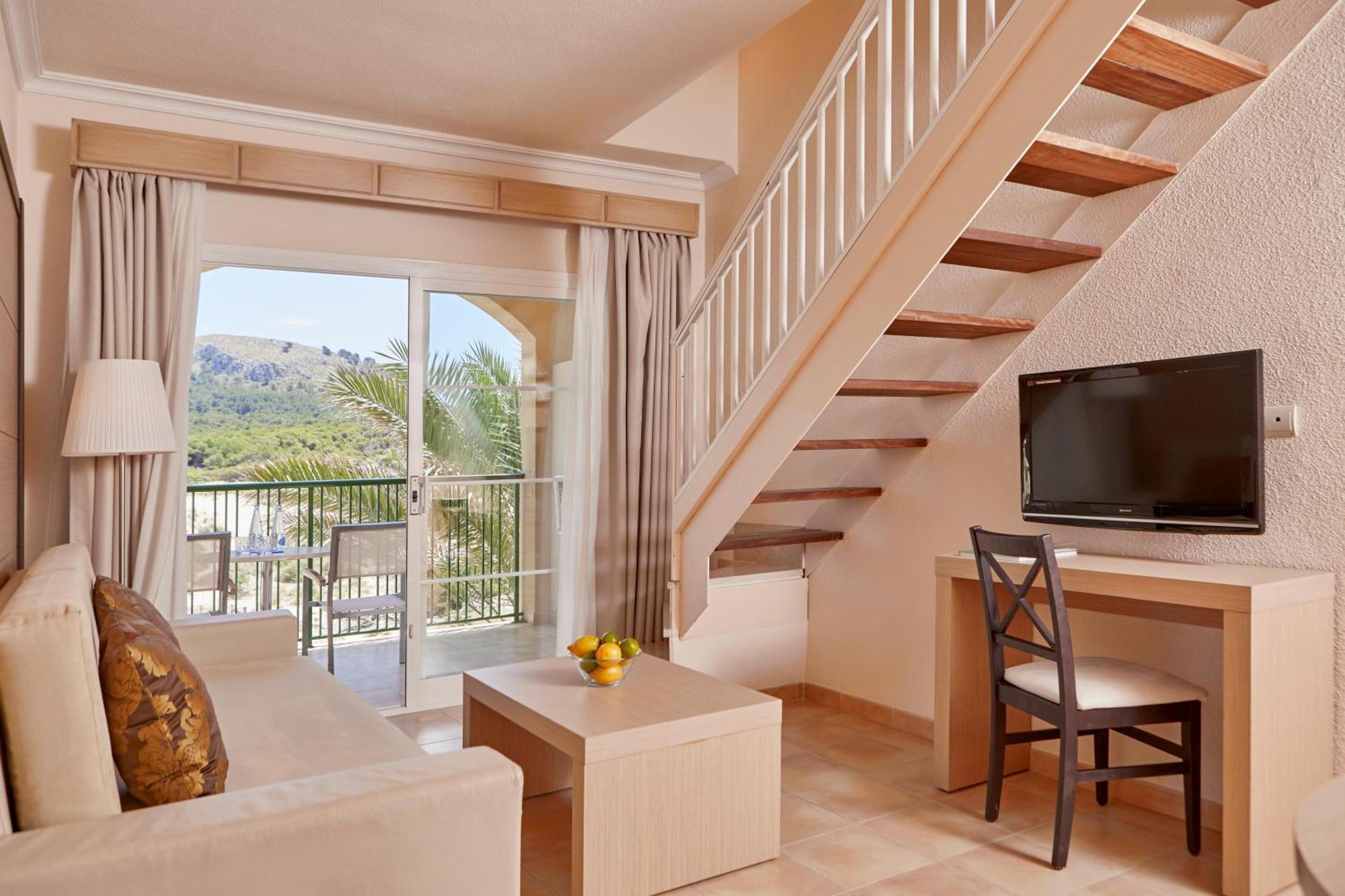 One-Bedroom Penthouse Suite Side Sea View