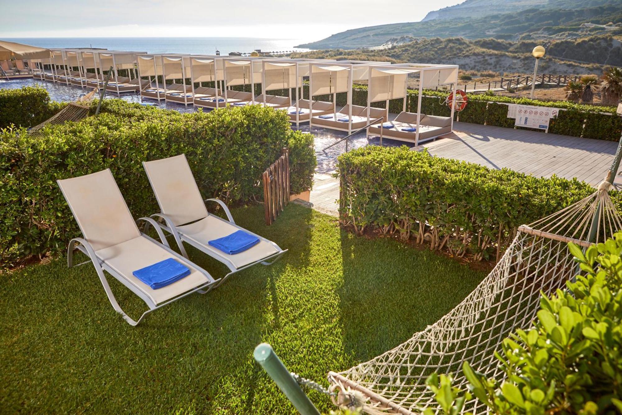 One-Bedroom Swim up Suite